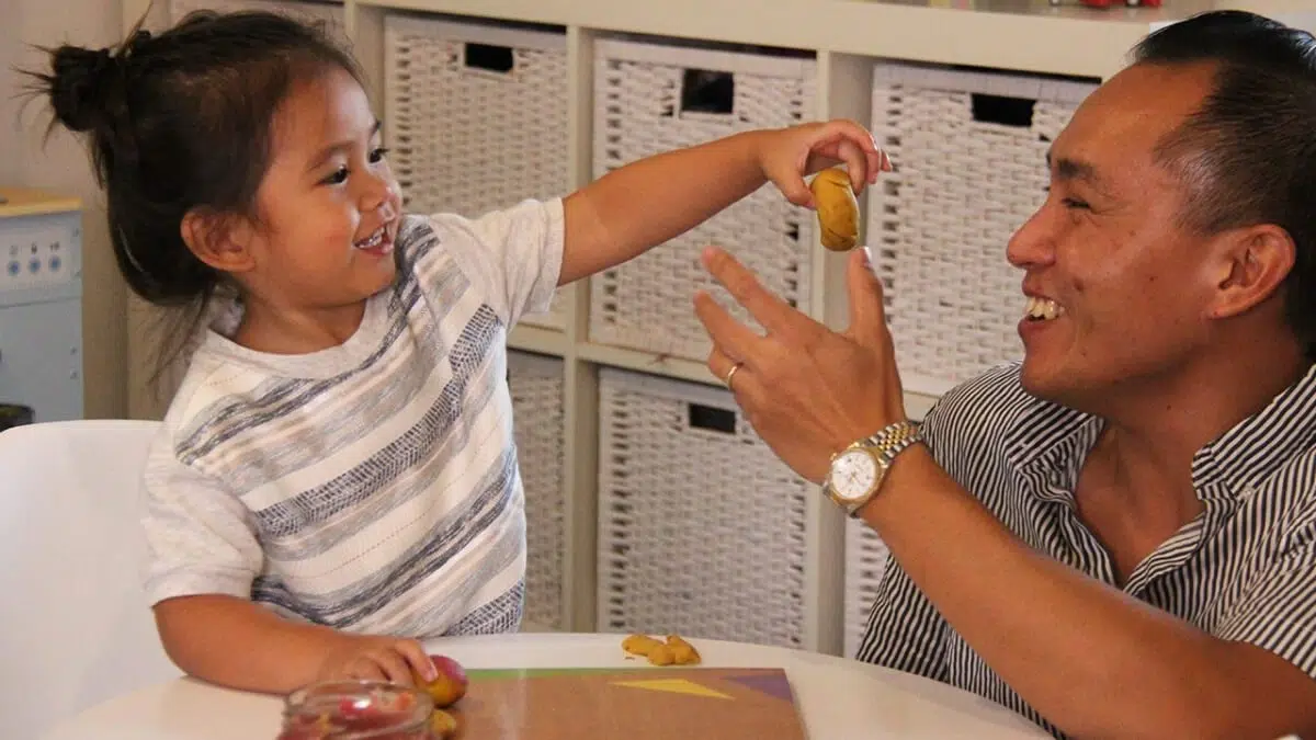 toddler learning to write