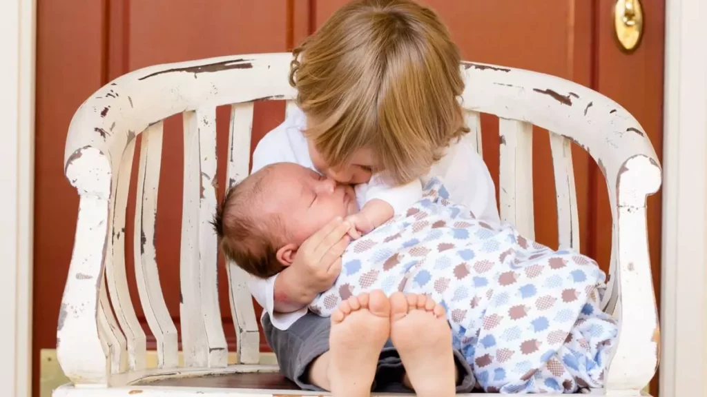 4 tips for bringing home a second baby