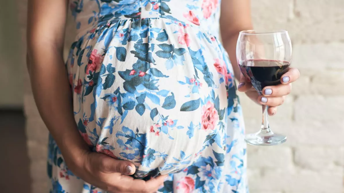 drinking alcohol while pregnant