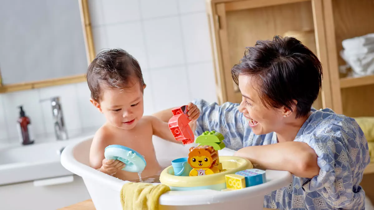toddler’s bathtime