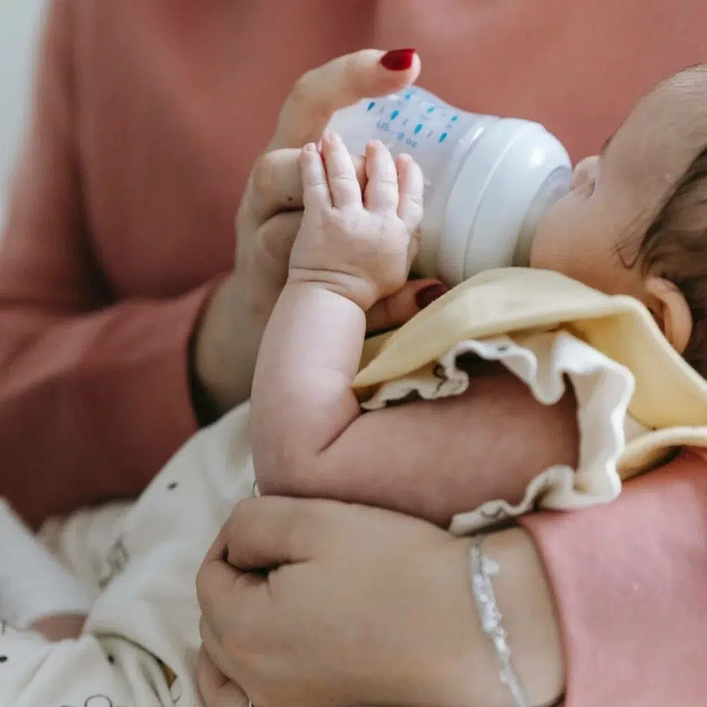 Ways you can bond with your baby on the bottle