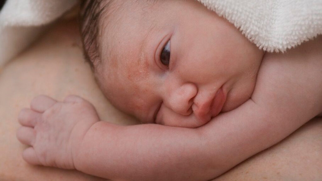Baby led attachment and the amazing benefits of skin-to-skin